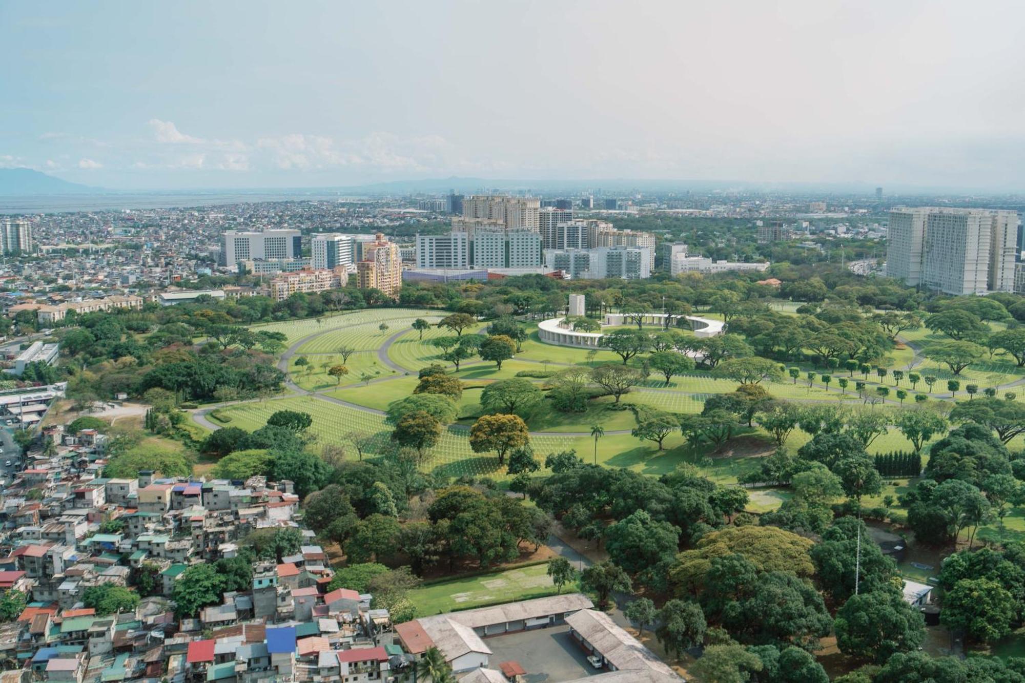 Cozy 2-Bedroom At South Of Market Soma Bgc Near Sm Aura, Market! Market! & Bonifacio High Street Taguig Exterior photo